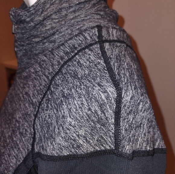 LULULEMON half zip running jacket - Picture 5 of 8